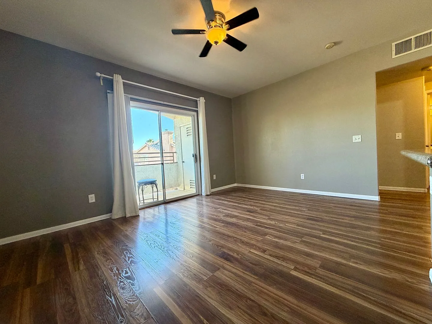 2 bedroom condo in gated SE location. — Photo 3