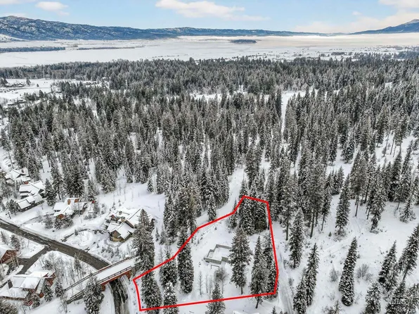 53 Pinnacle Ct, Cascade, ID 83611