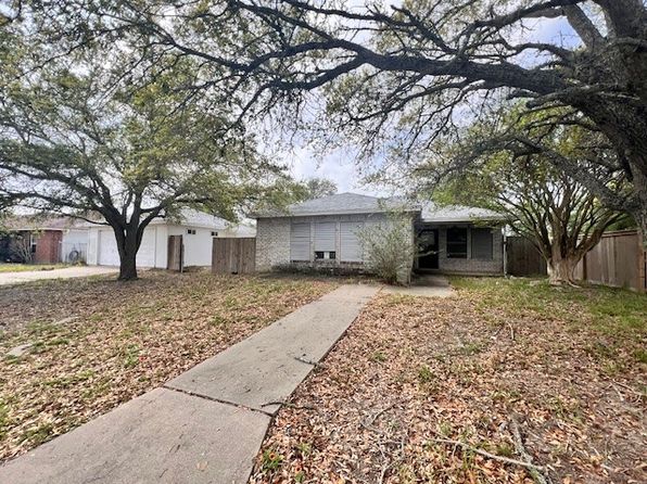 667 Lisa Ann Dr, Aransas Pass, TX 78336