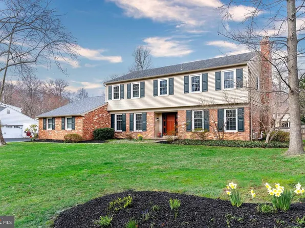 215 Paddock Ln, Wilmington, DE 19803