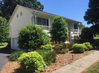 3111 Bethania Ridge Rd, Pfafftown, NC 27040