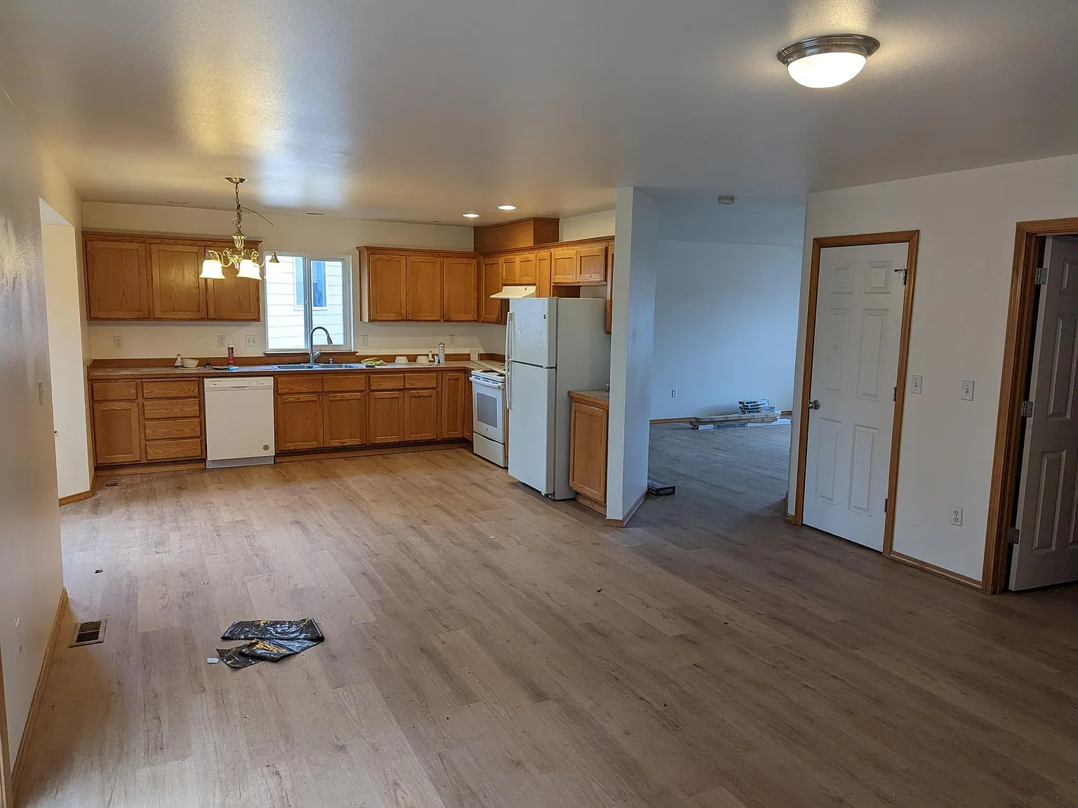 4 bed, 1819 sqft, $2,850 — Photo 3
