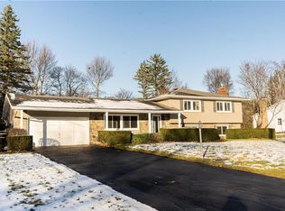 3 Vantage Dr, Pittsford, NY 14534