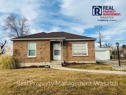 945 E Elgin Ave Photo 1