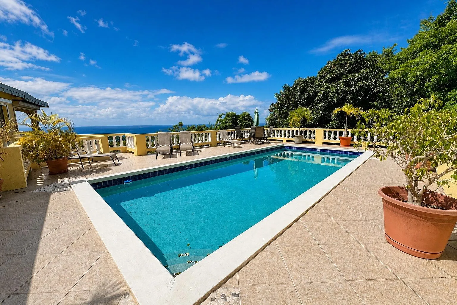 4 bed, $5,500 — Photo 1