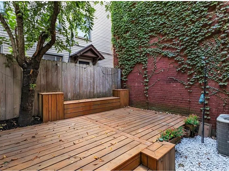 602 Middle St — Photo 10