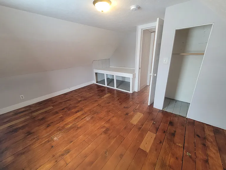125 E 15th St — Photo 11