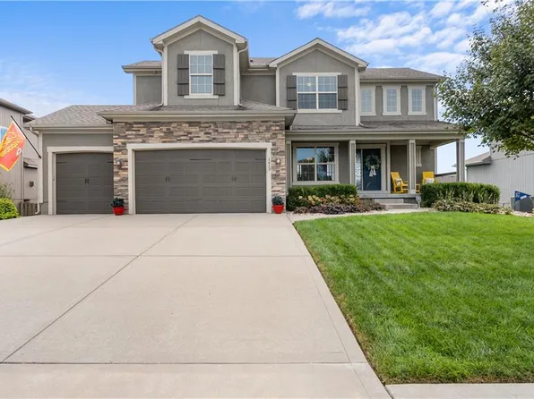 1613 SW Whistle Dr, Lees Summit, MO 64082