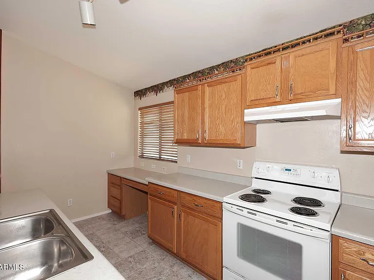 10945 W Loma Ln — Photo 10