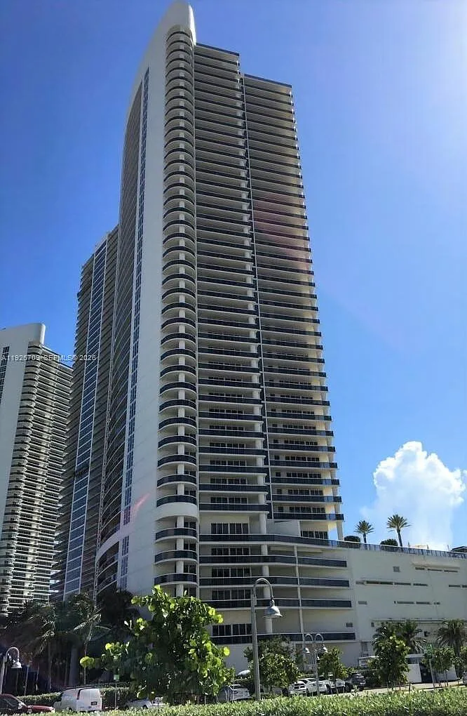 Beach Club Condo — Photo 1