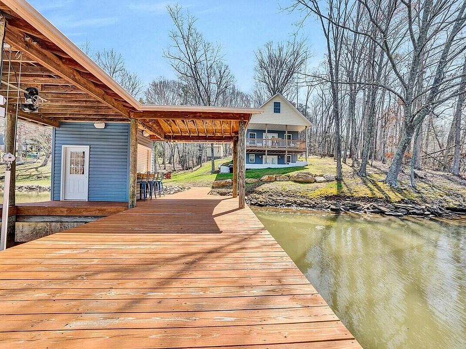 1st image of 2919 Skyway Dr