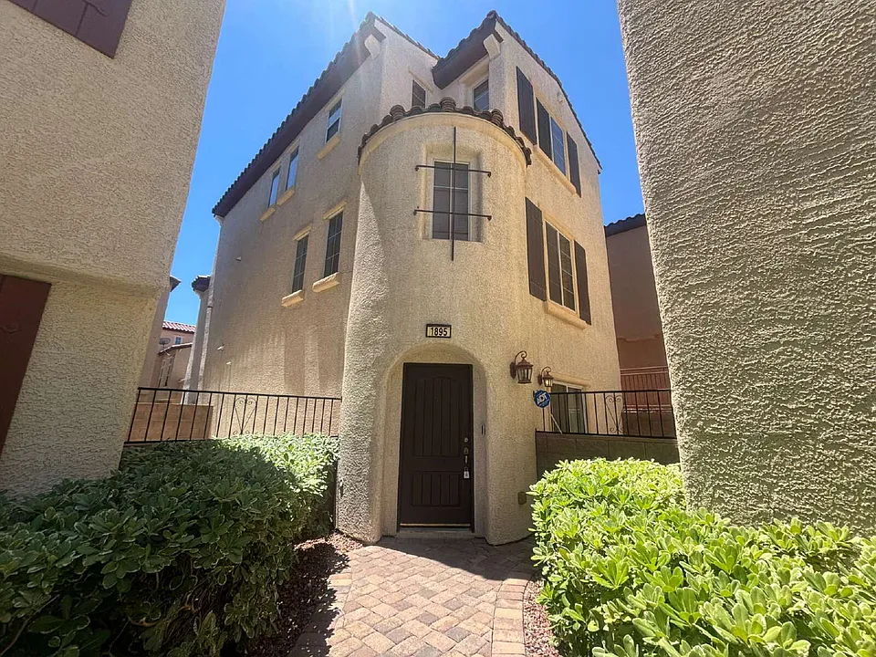 1895 Ardilea St