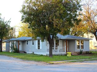 109 S Williams Dr, Comanche, TX 76442