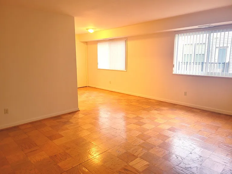Columbia Courts Apartments — Photo 12