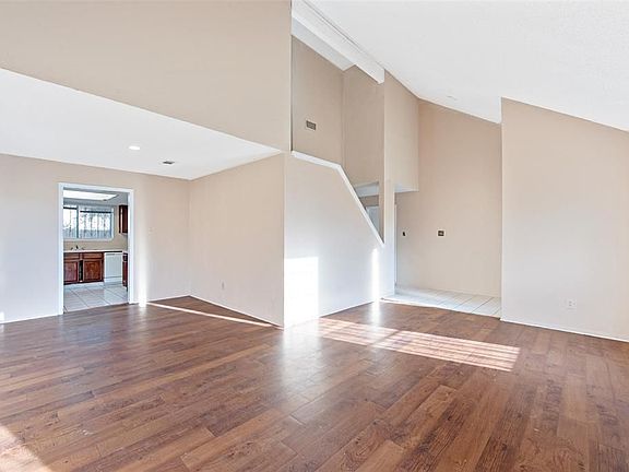 4th image of 11326 Lovebird Ln