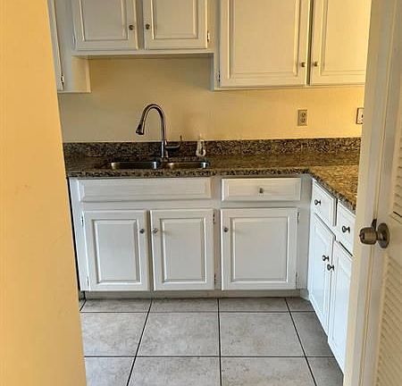 5th image of 1526 SE Talbrook Ct