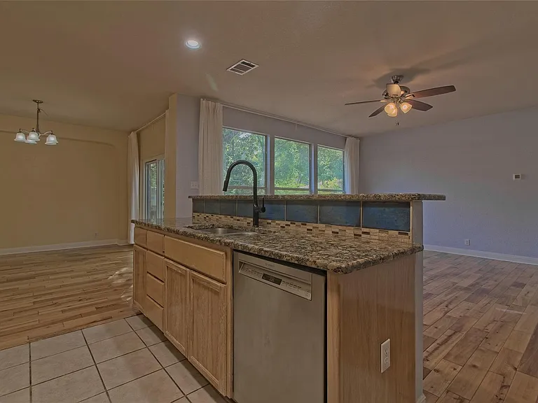 610 Palo Alto Ln — Photo 13
