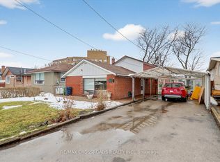 18 De Marco Blvd, Toronto, ON M6L 2W1