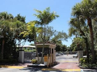 6884 N Kendall Dr APT C104, Pinecrest, FL 33156