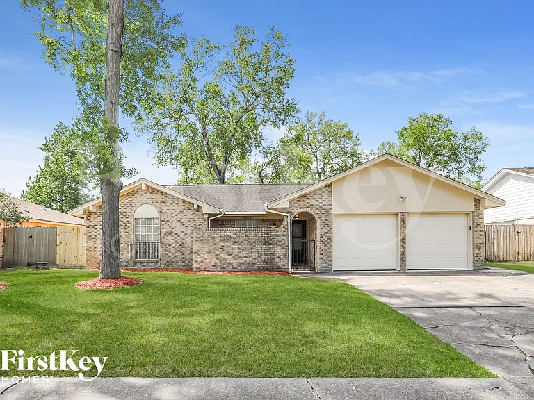 13914 Duncannon Dr — Photo 1