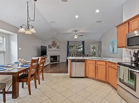 5th image of 11825 Gold Creek Dr E