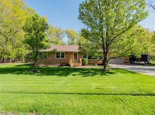 5308 Orchard Park Dr, Parma, OH 44134