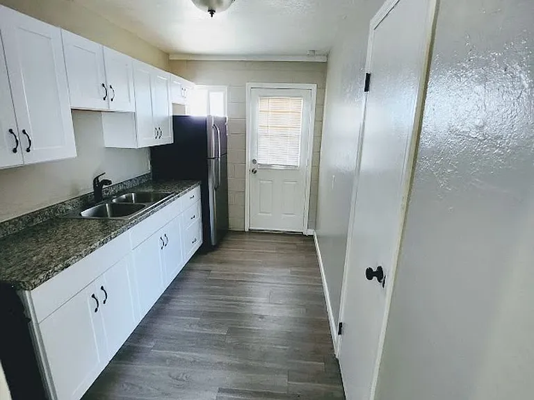 1709 N 25th Pl — Photo 5