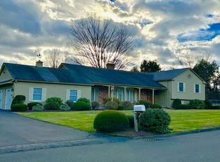 28 Apricot Hill Ln, West Springfield, MA 01089