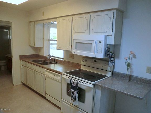 4th image of 852 S Rosemont