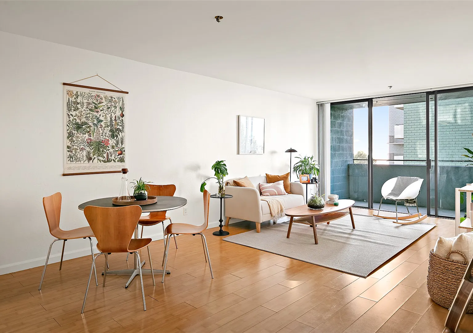 1 bed, 1040 sqft, $2,350 — Photo 3
