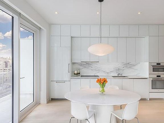 3rd image of 200 E 59th St #14B