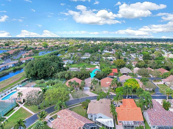 4th image of 5445 Grande Palm Circle