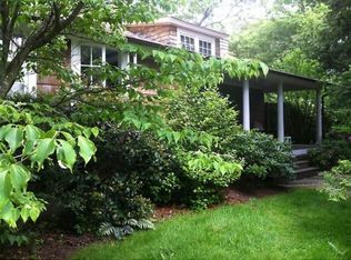 10 South Howells Point Rd, Bellport Village, NY 11713