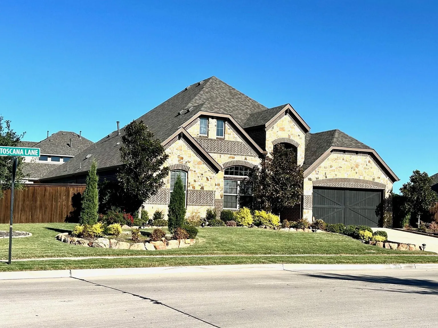 4 bed, 2757 sqft, $3,200 — Photo 3