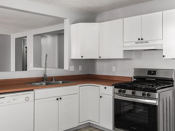 4th image of 8808 Sawgrass Pl NW