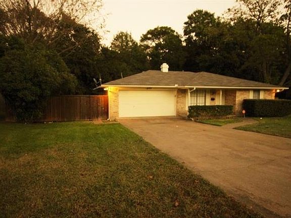 3rd image of 522 Renee Ln