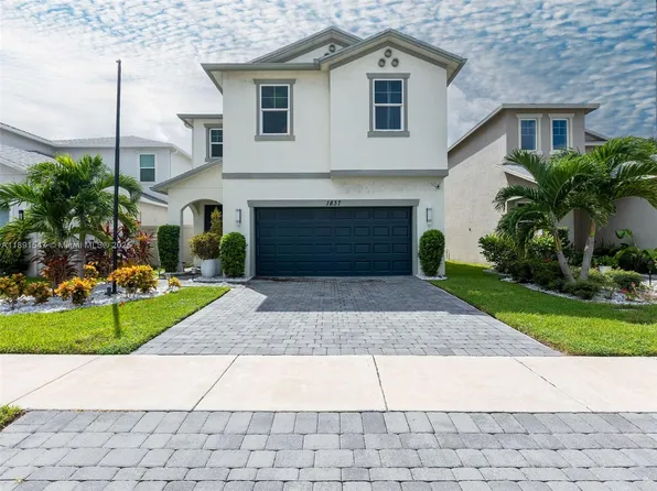 1837 Lake Cove Dr, Lake Worth, FL 33460