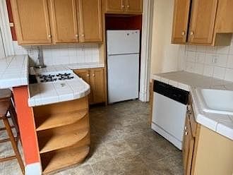 3rd image of 272 Divisadero St #1