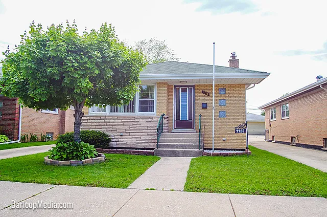 7758 S Kenneth Ave photo 1