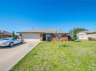 1502 Berry Dr, Cleburne, TX 76033