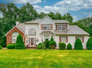 11 Hunters Crossing Rd, Somerset, NJ 08873