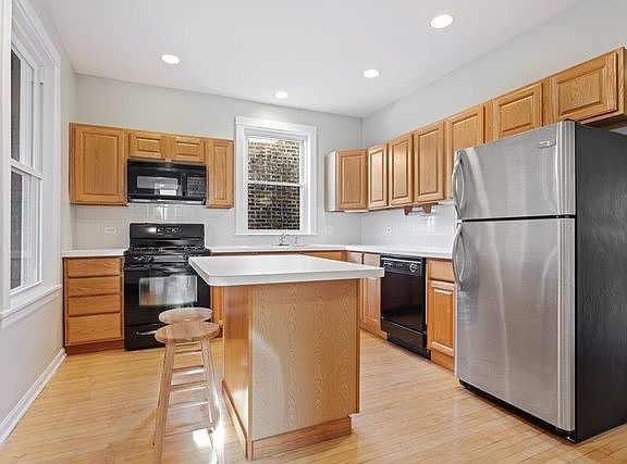 2nd image of 3518 N Claremont Ave #2