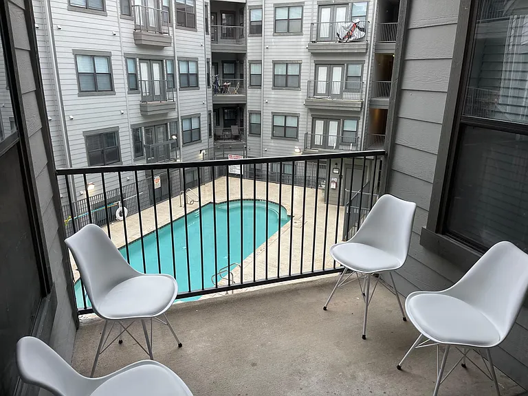 2502 Leon St #401 — Photo 4