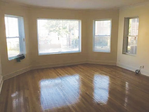 3rd image of 6926 S Paxton Ave #1S