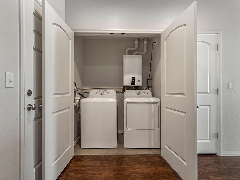Pin Oak Townhomes — Photo 7