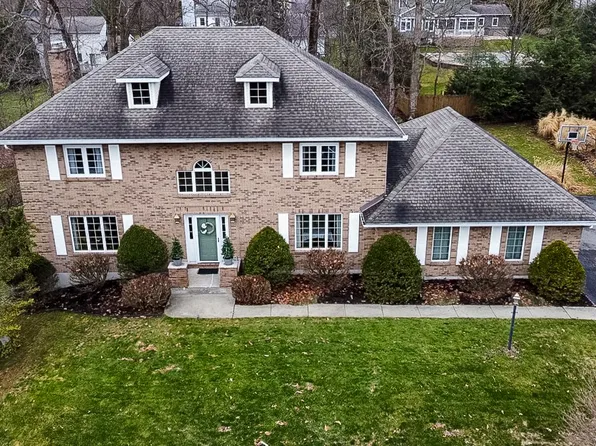 1043 Elton Dr, Endicott, NY 13760