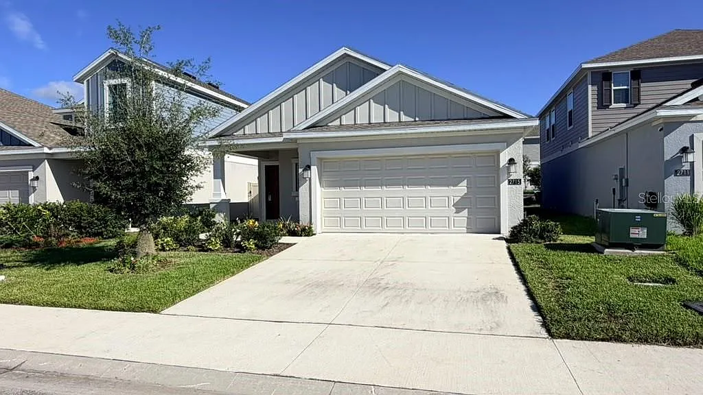 3 bed, 2.0 bath, 1735 sqft, $2,095 — Photo 1