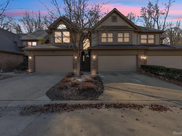 5209 Royal Vale Ln, Dearborn, MI 48126