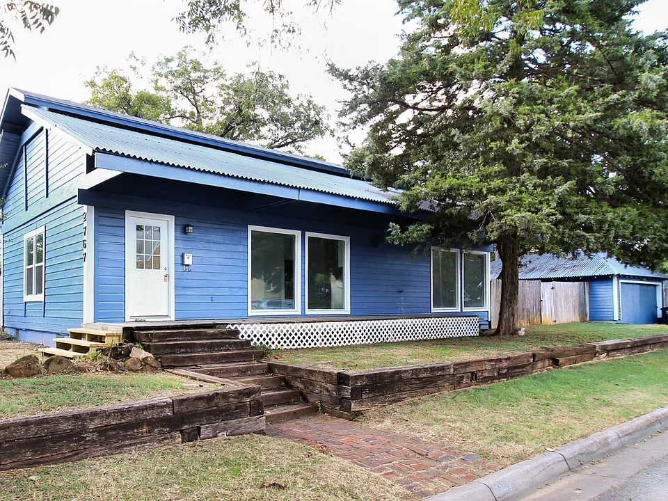2767 Primrose Ave