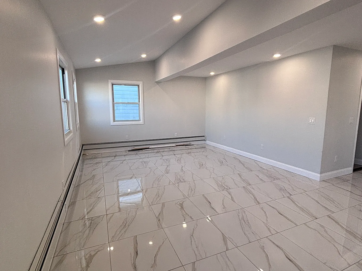 4 bed, 1000 sqft, $3,000 — Photo 3